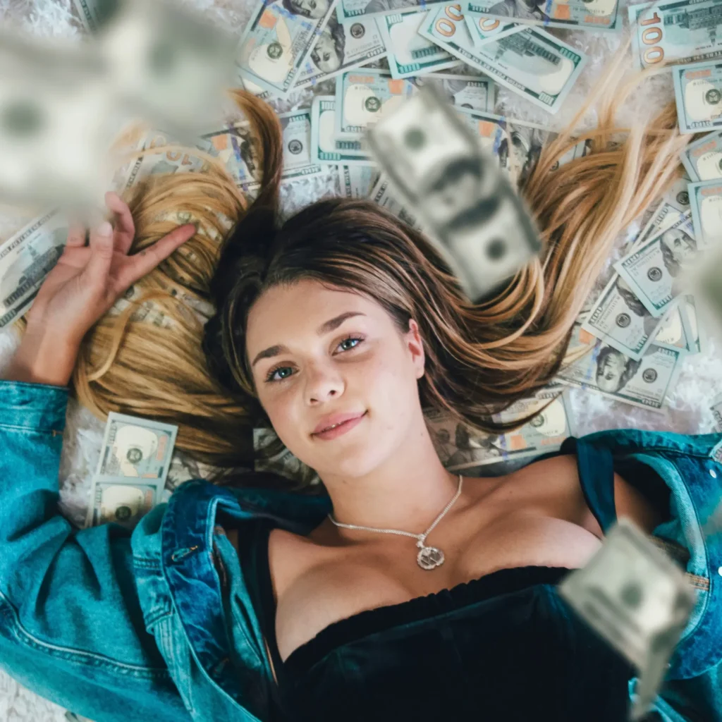 how much does a webcam model make