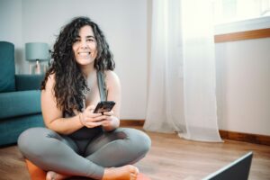 how much does it cost to pay someone to make a camming website