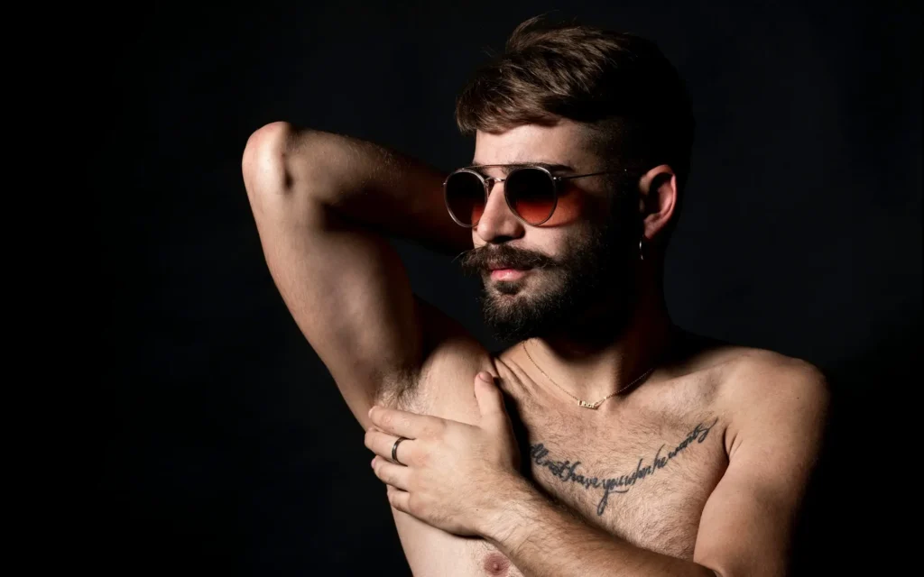 how much do male webcam models make