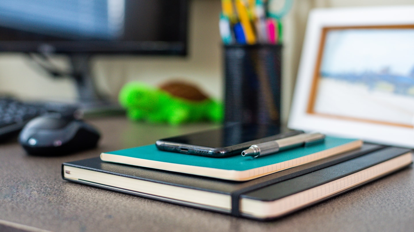 Content creator workspace for planning an adult website niche, content model, and monetization strategy