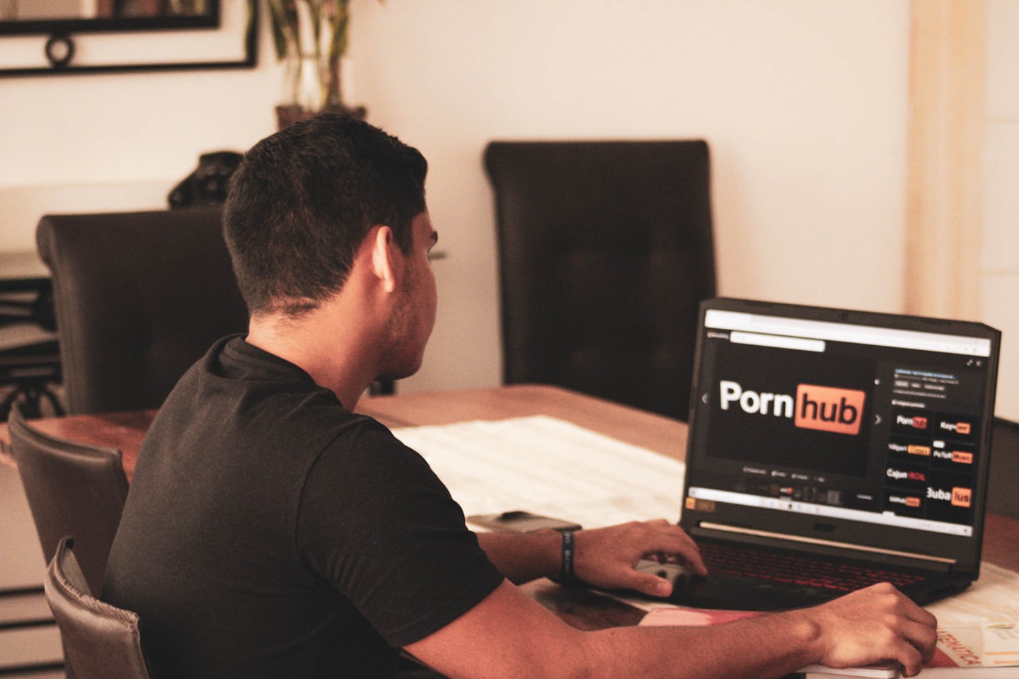 Traveler using a laptop, representing how streaming rules and risks can vary by country